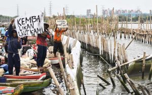 Nelayan di Pesisir Bekasi Demo Tuntut Pembongkaran Pagar Laut