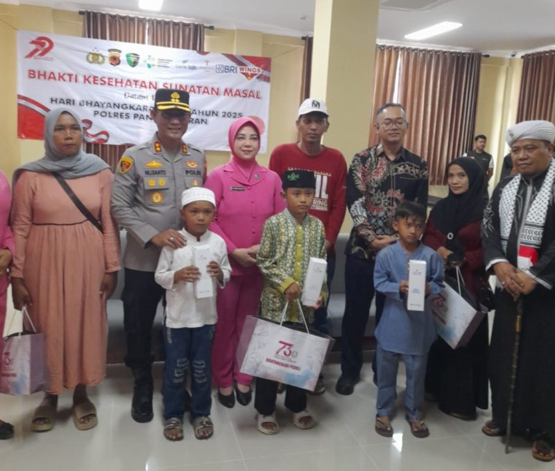 Kapolres Pangandaran Pimpin Sunatan Massal Meriah, 79 Tahun Bhayangkara Bergandengan Tangan dengan Masyarakat